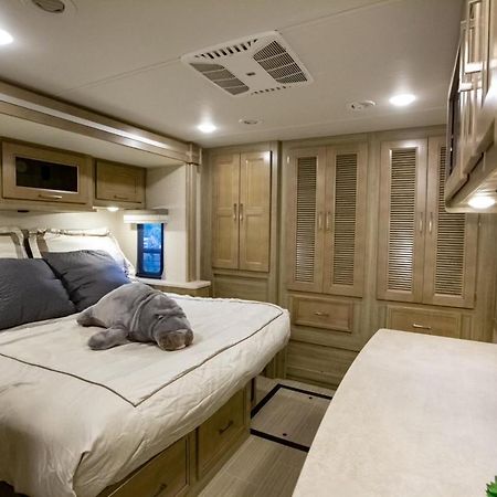 River Safaris, Stationary Class A Motorcoach, Old הומוססה מראה חיצוני תמונה