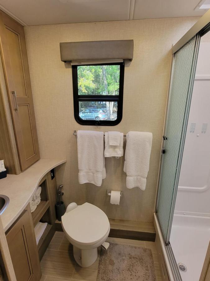 River Safaris, Stationary Class A Motorcoach, Old הומוססה מראה חיצוני תמונה