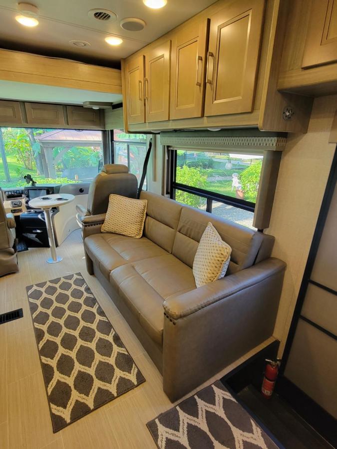 River Safaris, Stationary Class A Motorcoach, Old הומוססה מראה חיצוני תמונה