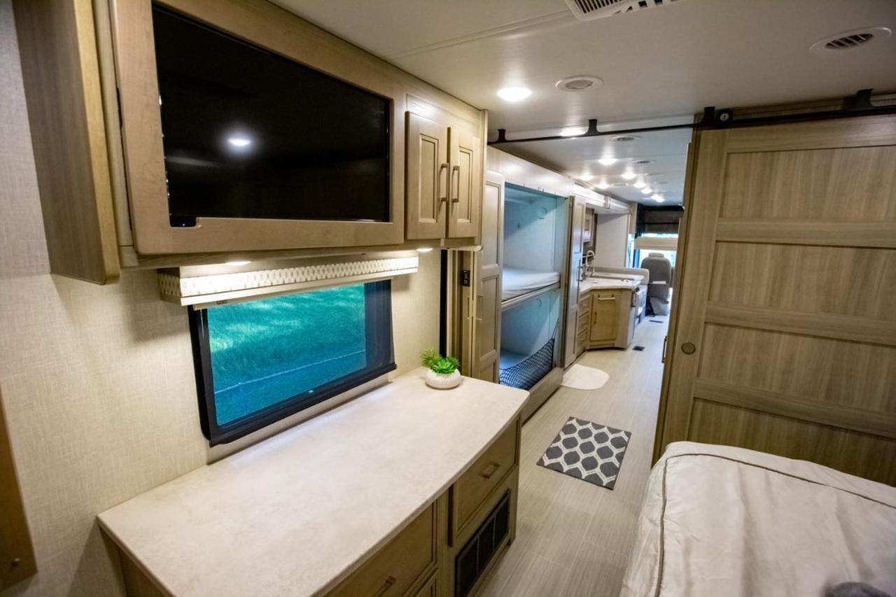 River Safaris, Stationary Class A Motorcoach, Old הומוססה מראה חיצוני תמונה
