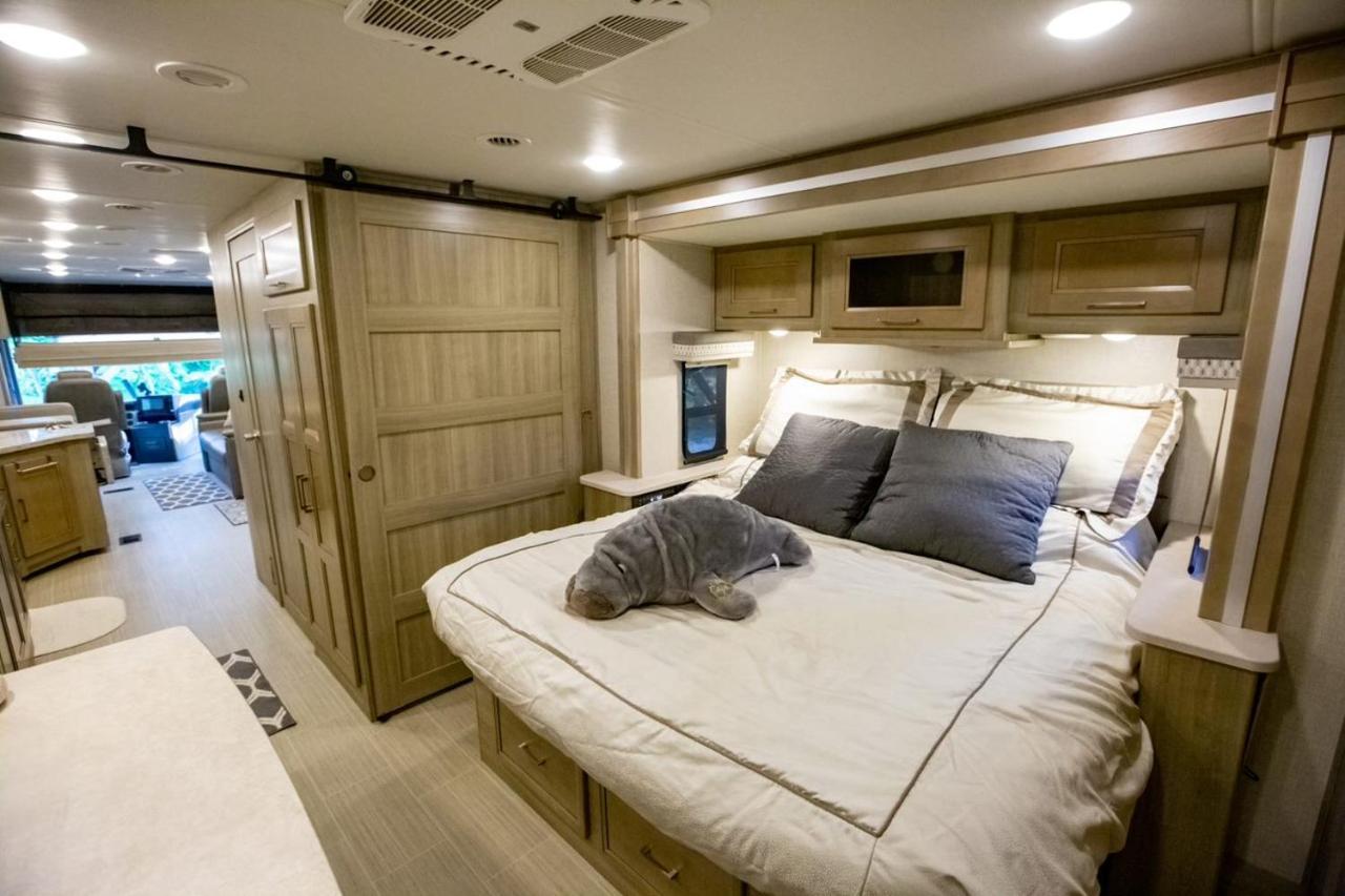 River Safaris, Stationary Class A Motorcoach, Old הומוססה מראה חיצוני תמונה